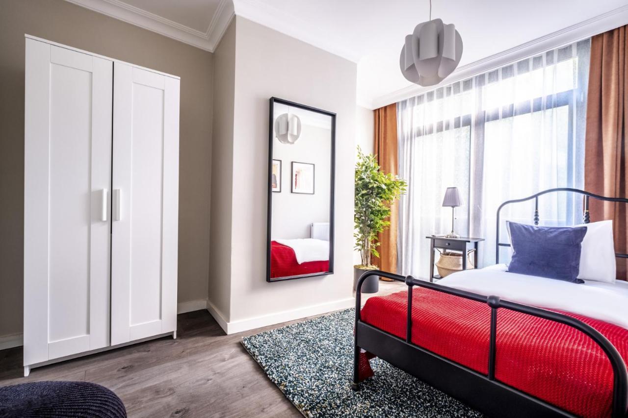 Central Flat With Sleek Interior In Sisli Istanboel Buitenkant foto